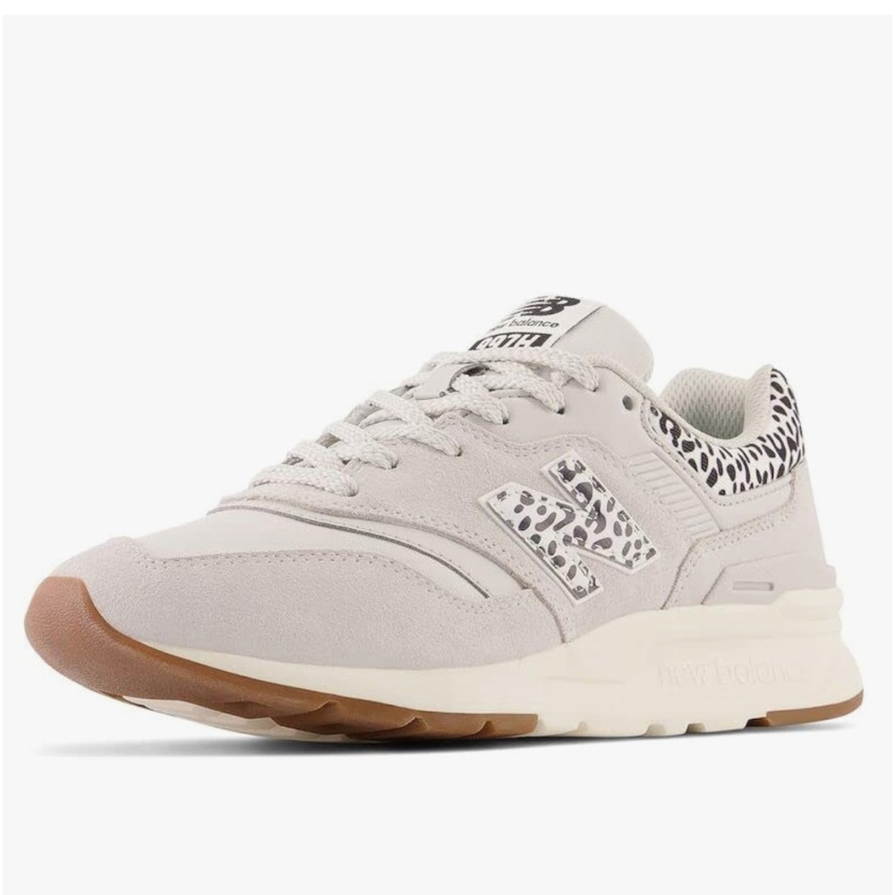 New Balance women’s tennis shoes